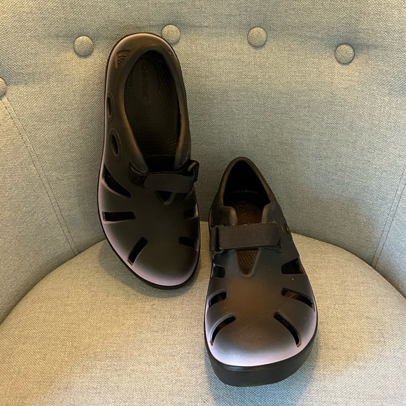 Oofos Oocando Recovery Sandal - Picture 4 of 8